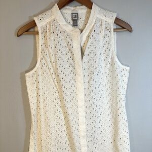 JCP Womens Blouse Size M Eyelet Sleeveless Front Button Embroidered Cream Cotton